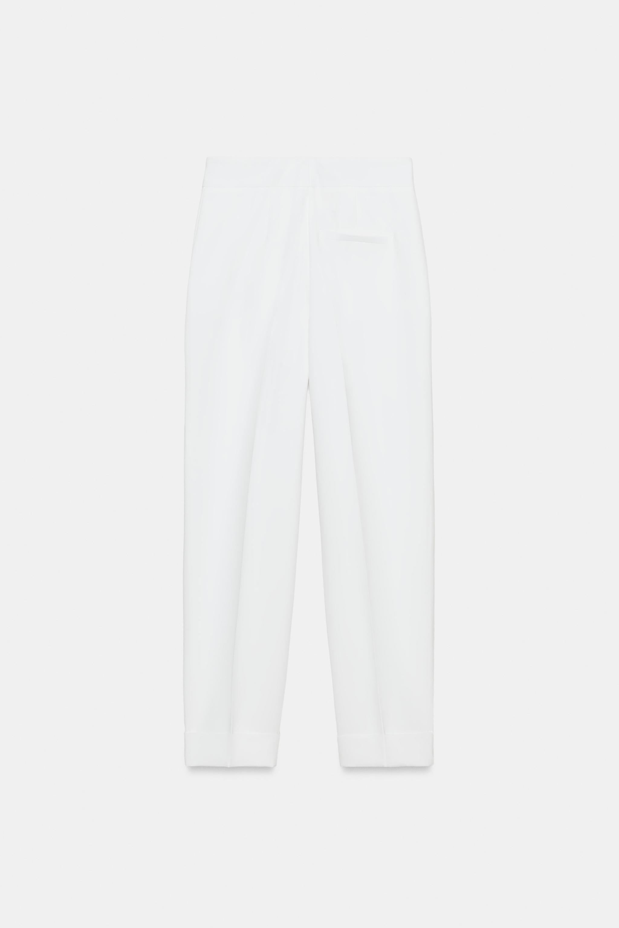 PANTALON À PLIS ET BAS REVERS